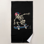 Skateboard Skeleton Halloween Skateboarding Skater ビーチタオル (正面)