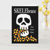 SKELEbrateハロウィーンスカルとキャンディーコーン叔母のために カード (黄色い花)