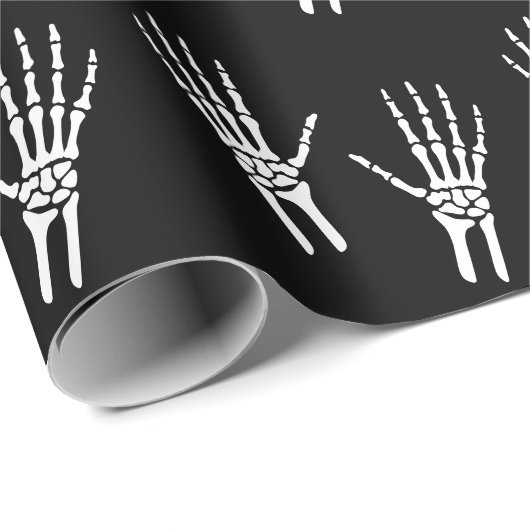 Skeleton Bone Hands Pattern On Black Halloween ラッピングペーパー (ロールコーナー)