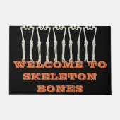 Skeleton Bonesおもしろい Halloween Doormatへようこそ ドアマット (正面)