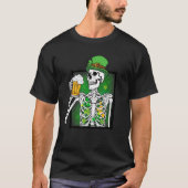 Skeleton Drinking Beer St Patricks Day Shamrock Dr Tシャツ (正面)