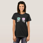 Skeleton Hand Love Bites Heart Funny Couple Valent Tシャツ (正面フル)
