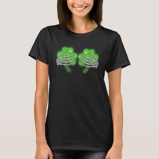 Skeleton Hands Lucky Shamrock Happy St Patricks Da Tシャツ (正面)