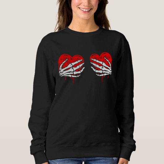 Skeleton Hands On Chest Funny Valentines Day Women スウェットシャツ (正面)