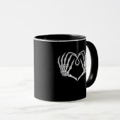 Skeleton Hands Vaとバレンタインデーのゴシックハート マグカップ (正面右)