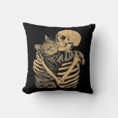  Skeleton Hugging Cat – Cute Gothic Cat Lover Gift クッション (正面)
