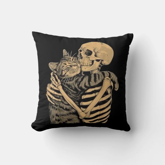  Skeleton Hugging Cat – Cute Gothic Cat Lover Gift クッション (正面)