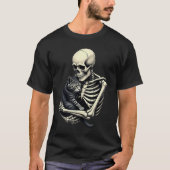 Skeleton Hugging Cat Funny Halloween Cat Lover Tシャツ (正面)