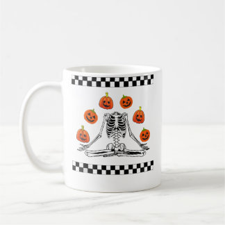 Skeleton Juggling Pumpkin Head Funny Skeleton Hall コーヒーマグカップ