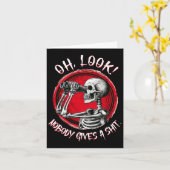 Skeleton Oh Look Nobody Gives A Funny Halloween Co カード (黄色い花)