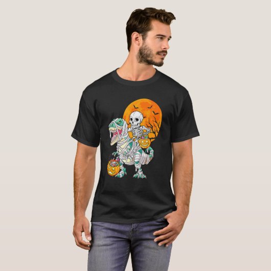 Skeleton Riding Mummy Dinosaur Rex Halloween  Pump Tシャツ (正面フル)