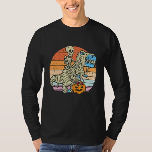 Skeleton Riding Mummy Dinosaur rex Halloween Pump Tシャツ (正面)