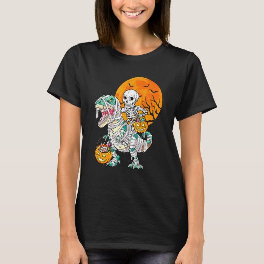 Skeleton Riding Mummy Dinosaur Rex Halloween Pump Tシャツ (正面)