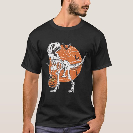 Skeleton Riding Mummy Dinosaur rex Halloween Pump Tシャツ (正面)