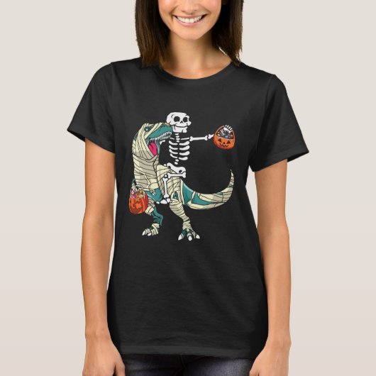 Skeleton Riding Mummy Dinosaur T Rex Halloween Fun Tシャツ (正面)