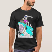 Skeleton Surfing Shark Halloween Tシャツ (正面)