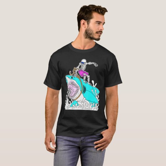 Skeleton Surfing Shark Halloween Tシャツ (正面フル)