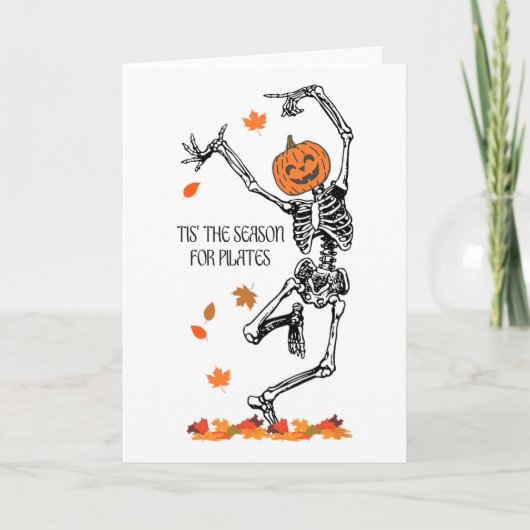 Skeleton Tis The Season For Pilates Meditation Hal カード (正面)