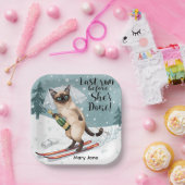 Ski Bachelorette Party Sticker Bride on the Slope ペーパープレート (パーティー)