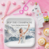 Ski Bachelorette Weekend Bride on the Slopes ペーパープレート (パーティー)