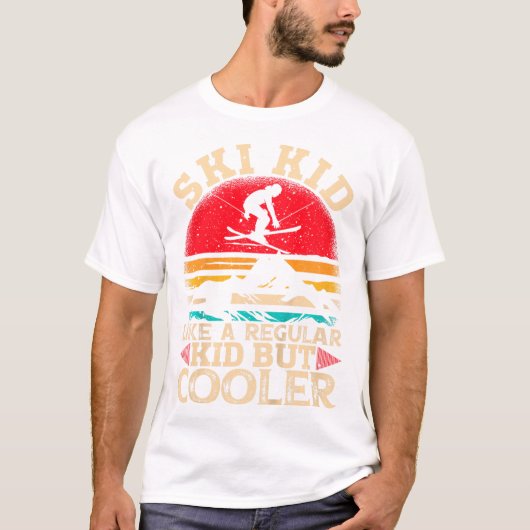 Ski Kid Like A Regular Kid But Cooler Funny Skiing Tシャツ (正面)