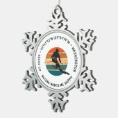 Ski Mt. Baker, Washington – マンスキーヤー、ブラック文字 スノーフレークピューターオーナメント (右)