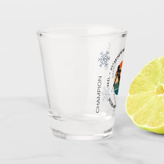 Ski Vail, Colorado – ウィメンスキーヤー,ブラック文字 ショットグラス (左)