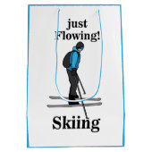 Skiing Just Flowing Skier ミディアムペーパーバッグ (裏面)