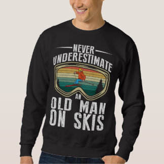 Skiing Never Underestimate An Old Man On Skis Men スウェットシャツ