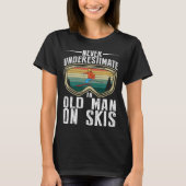 Skiing Never Underestimate An Old Man On Skis Men Tシャツ (正面)