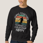 Skiing Together Makes A Relationship Nippy Ski C スウェットシャツ (正面)