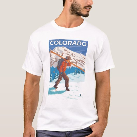 SkisColoradoを運んでいるスキーヤー Tシャツ (正面)