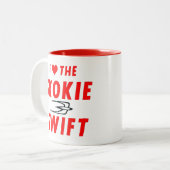 Skokie Swift、イエローライン、CTAラピッドトランジット ツートーンマグカップ (正面左)