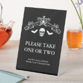 Skull And Bats Gothic Halloween Candy Bowl Note 台座サイン (インサイチュ)