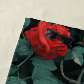Skull and Red Roses Pattern – Dark Gothic Art ビーチタオル (インサイチュ)