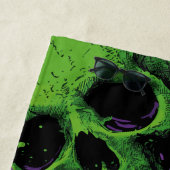 Skull Art – Purple and Green Grunge Design ビーチタオル (インサイチュ)