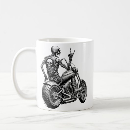 "Skull-Biker" auf heisser Maschine コーヒーマグカップ (左)
