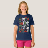 Skull Christmas With Poinsettias & Snowflakes Tシャツ (正面フル)