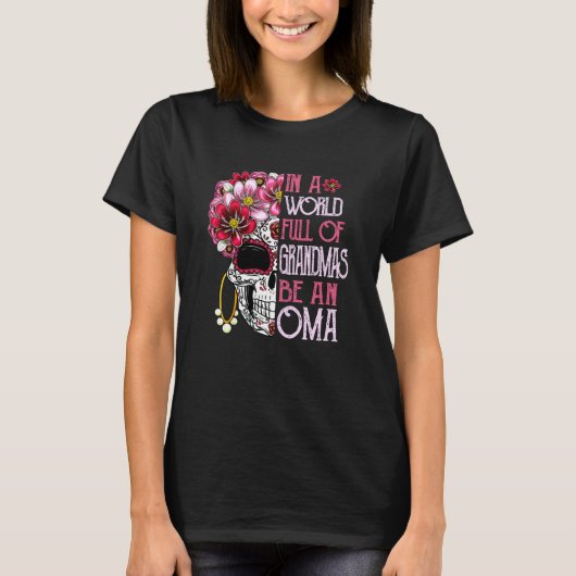 Skull Flower In A World Full Of Grandmas Be An Oma Tシャツ (正面)