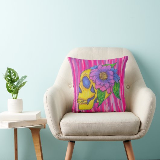 Skull Print Pillow With Yellow Pink Purple  クッション (椅子)