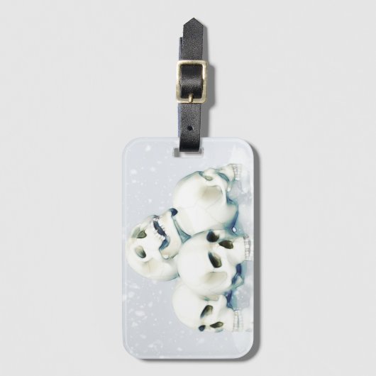 Skulls in the snow  ラゲッジタグ (正面縦)