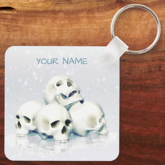 Skulls in the snow. Personalized キーホルダー (裏面)