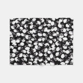 Skullyのスカルの固まりの埋葬 フリースブランケット (正面(横))