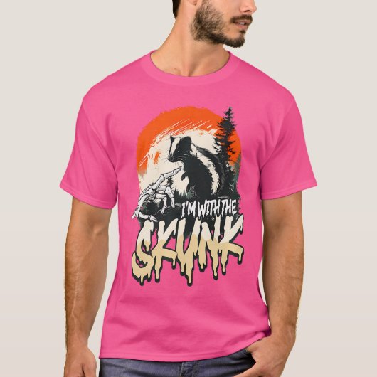 Skunk Halloween私はSkunkと一緒にいる Tシャツ (正面)