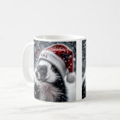 Skunk in Santa Hat Ceramicオーナメント コーヒーマグカップ (正面左)