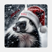 Skunk in Santa Hat Ceramicオーナメント メタルオーナメント (正面)