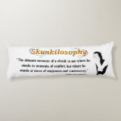 Skunkilosophy: Skunk体Cuの究極の測定 ボディピロー (裏面)