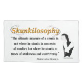 Skunkilosophy: Skunk Pillofcの究極の測定 枕カバー (裏面)