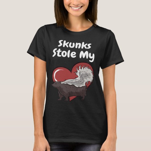 Skunks Stole My Heart  Skunk Quote Tシャツ (正面)