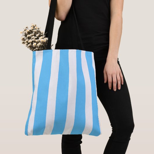 Sky Blue and White Cabana Stripes  トートバッグ (クローズアップ)